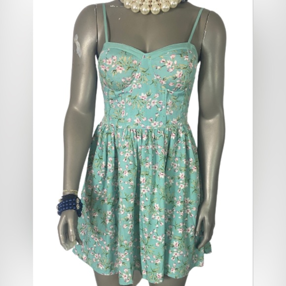 Beautiful Floral Mini Dress - Picture 1 of 4